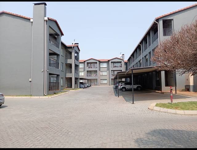 1 BEDROOM STUDIO APARTMENT FOR SALE IN TURFFONTEIN